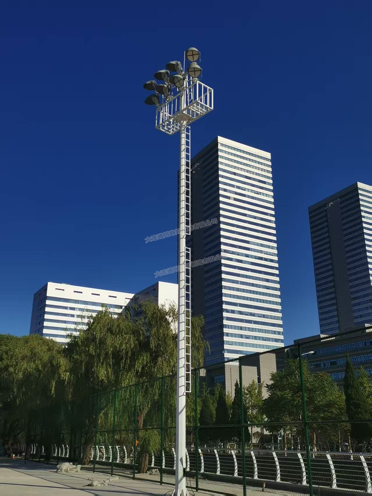 球場高桿燈.jpg 球場高桿燈.jpg